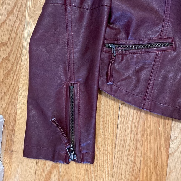 Faux leather jacket, infinity scarf included - Picture 3 of 4